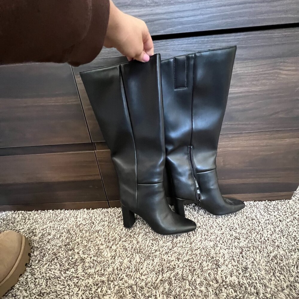 Black heel boot